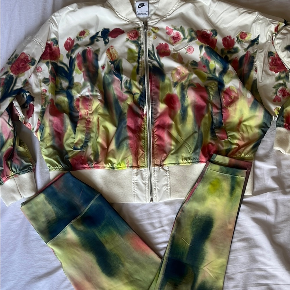 Nike Women’s Artist Collection Set
